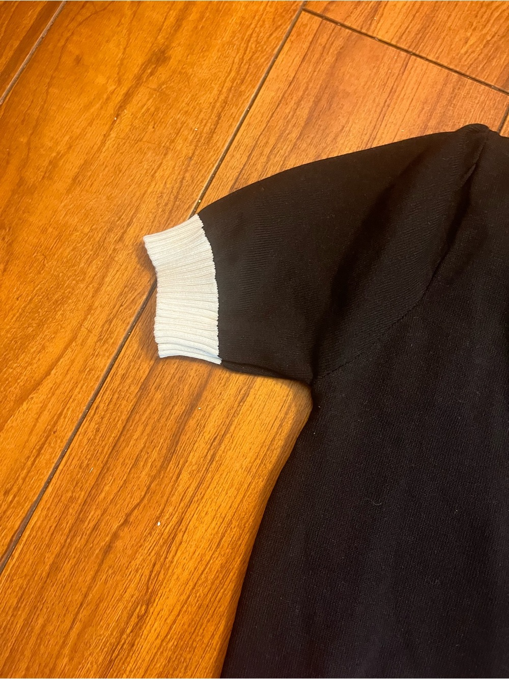 Prada style Short-Sleeve Black Cardigan with White Trim - Picture 4 of 7